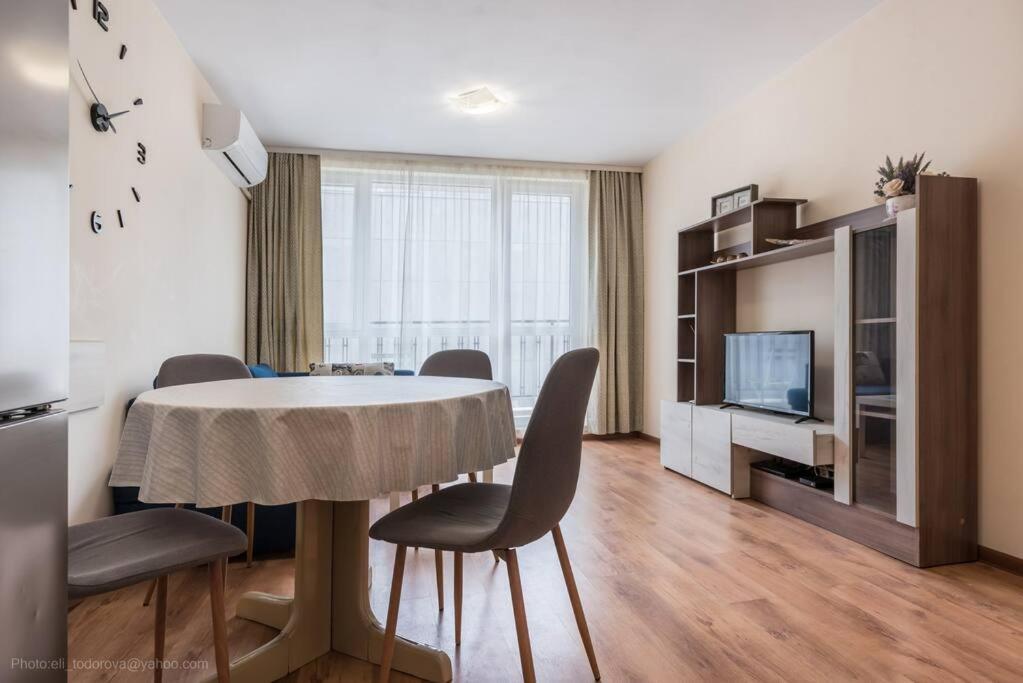 Bright Place Next To Grand Mall Варна Екстериор снимка