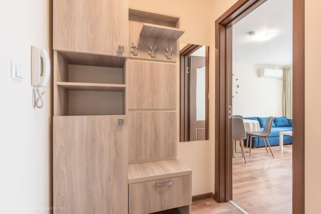 Bright Place Next To Grand Mall Варна Екстериор снимка