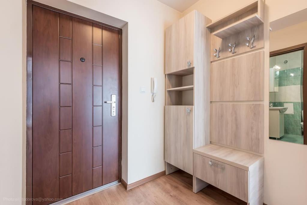 Bright Place Next To Grand Mall Варна Екстериор снимка